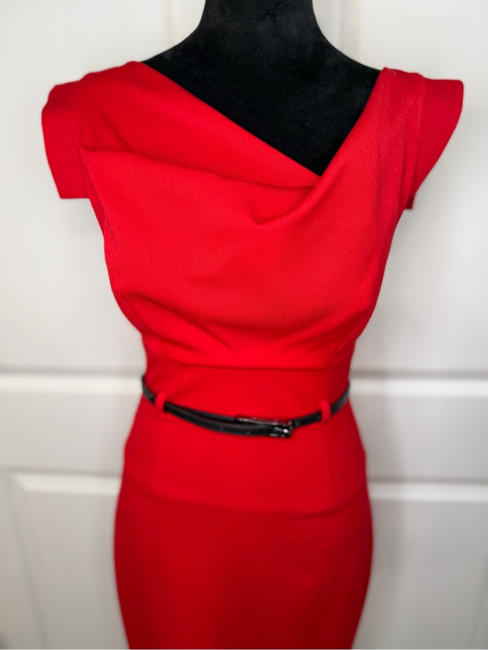 Black Halo Red Midi Sheath Dress with Slim Black Belt Size 2 - Picture 2 of 16